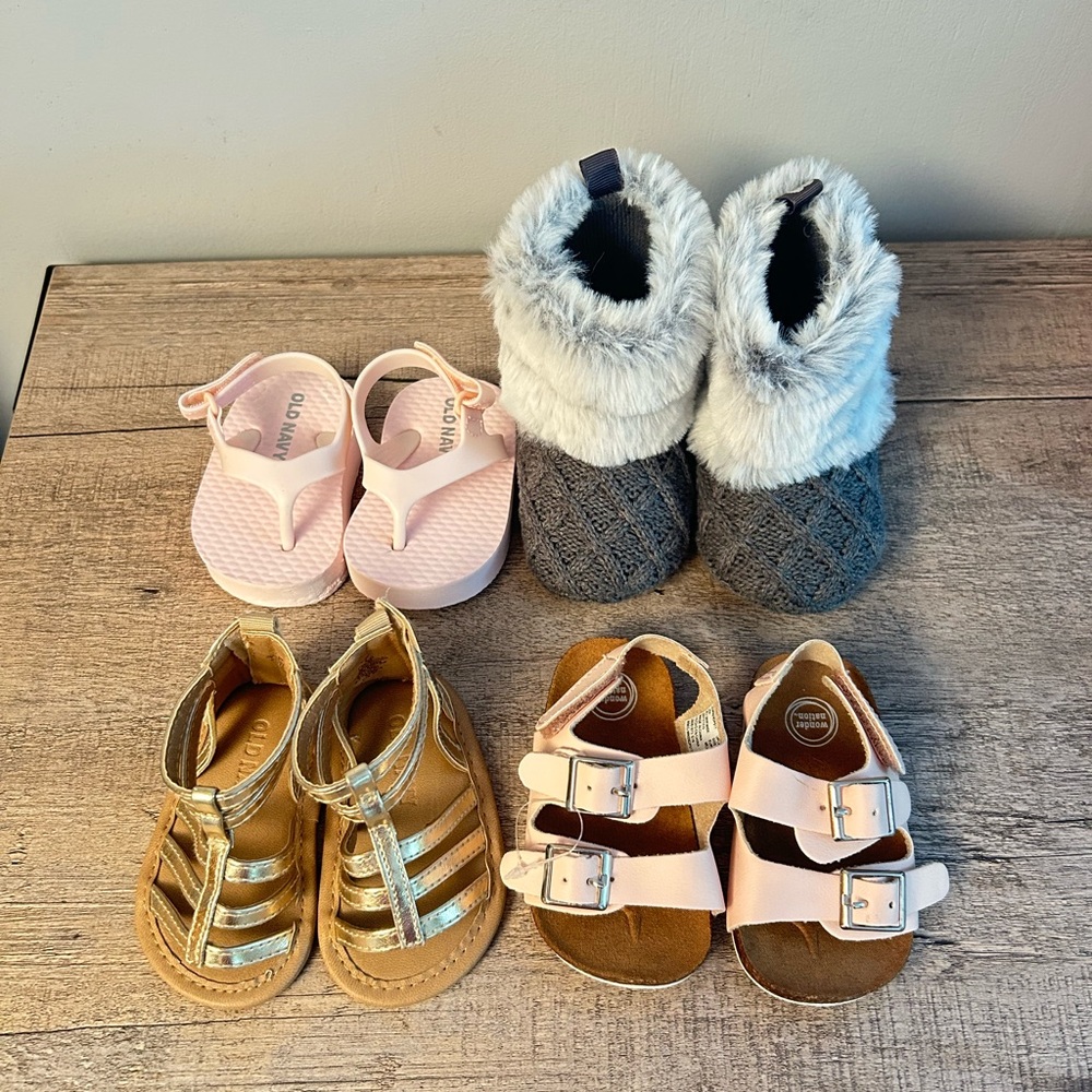 🌲
4 pair kids shoes - old navy, wonder nation, stepping stones